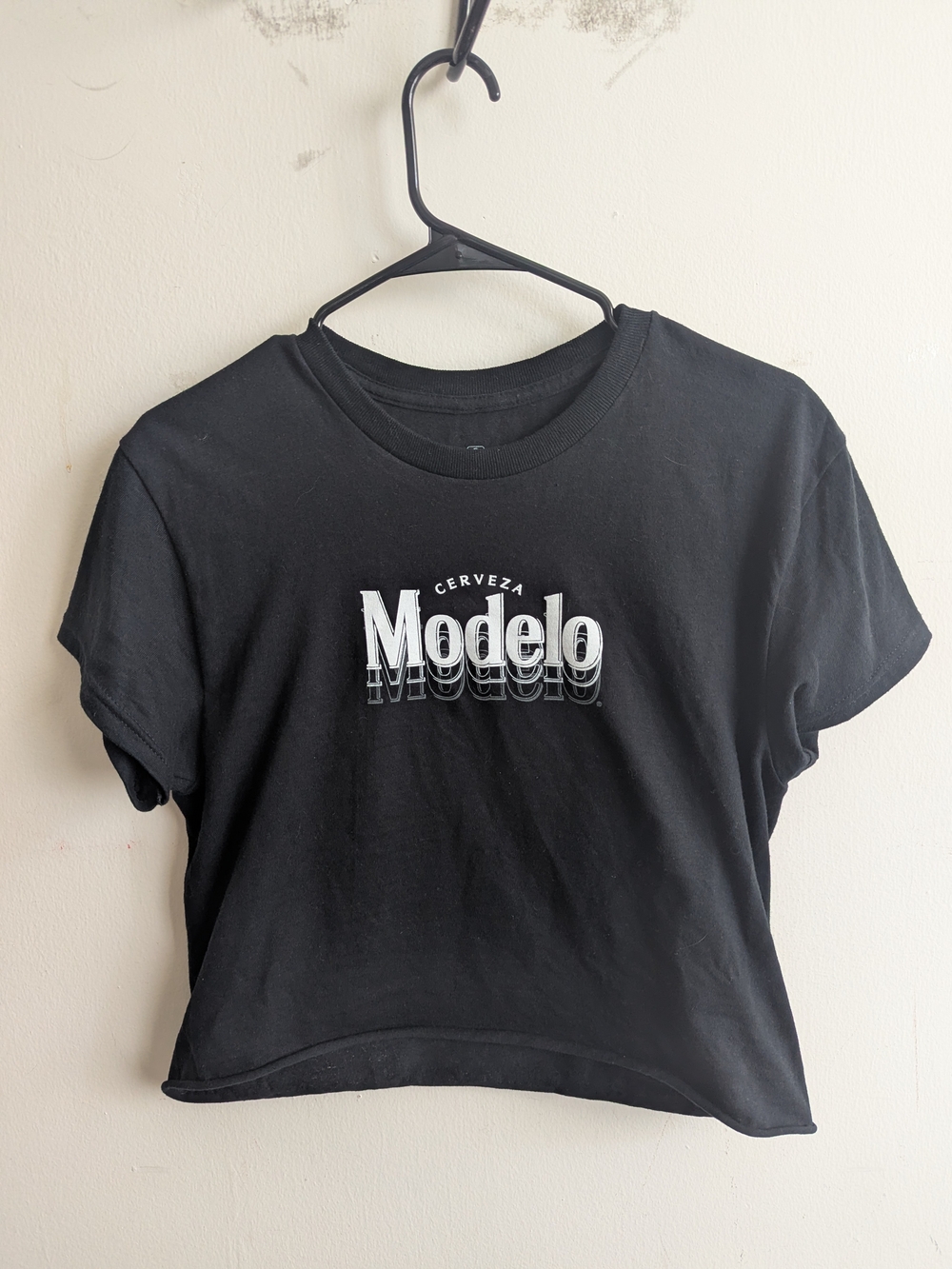 Modelo Black Logo Crop Tee - Women